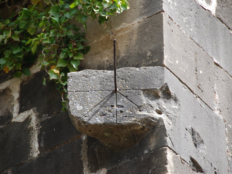 Reloj canónico orientado de la ermita de san Zoilo en Caseda (Navarra). Foto: Pedro J. Novella