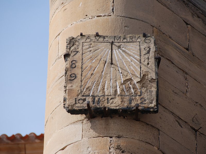 Cuadrante del siglo XVIII de la iglesia de N.S. de la Asunción de Lerín. Foto: Pedro J. Novella