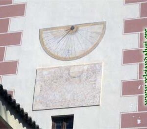 Restaurados los relojes de sol de la Torre del Reloj de Estepona